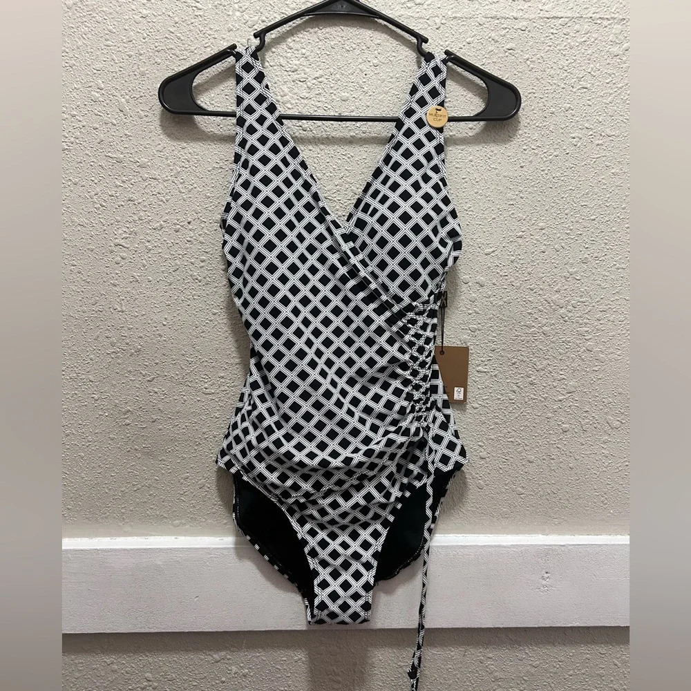 Nip Tuck Black and White Amanda One Piece Swimsuit NWT Size 4